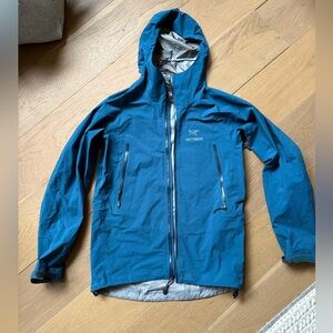 Arcteryx Beta SL waterproof jacker (M, Blue)